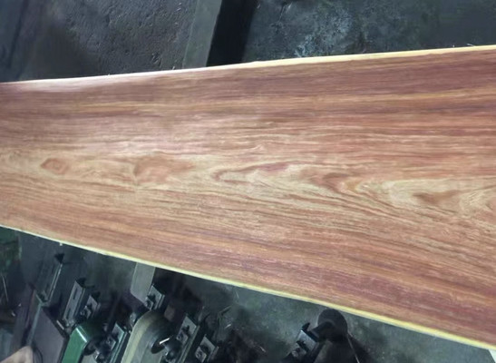 Ширина 8-40 см Бурма Padauk натуральная древесная фанера для производства мебели